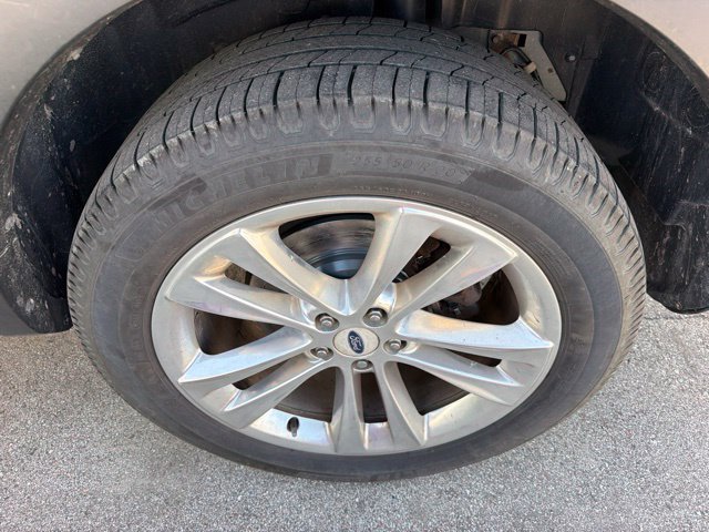 Used 2018 Ford Explorer XLT w/ Equipment Group 202A AWD/4WD image 11