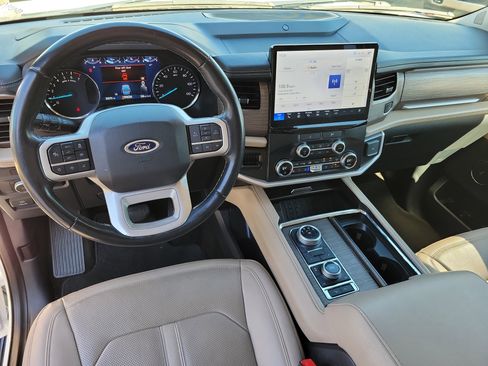 Used 2022 Ford Expedition Limited image 9