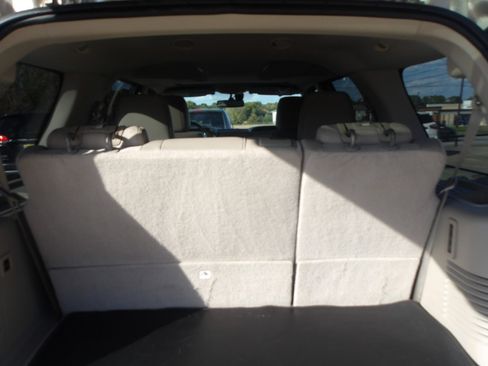 Used 2017 Lincoln Navigator Select image 13