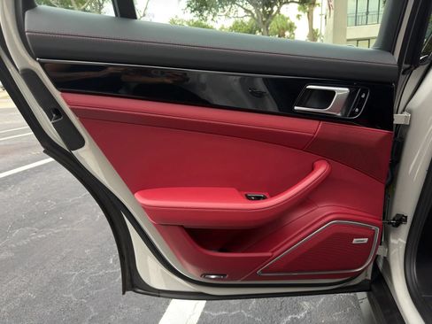 Used 2021 Porsche Panamera image 59