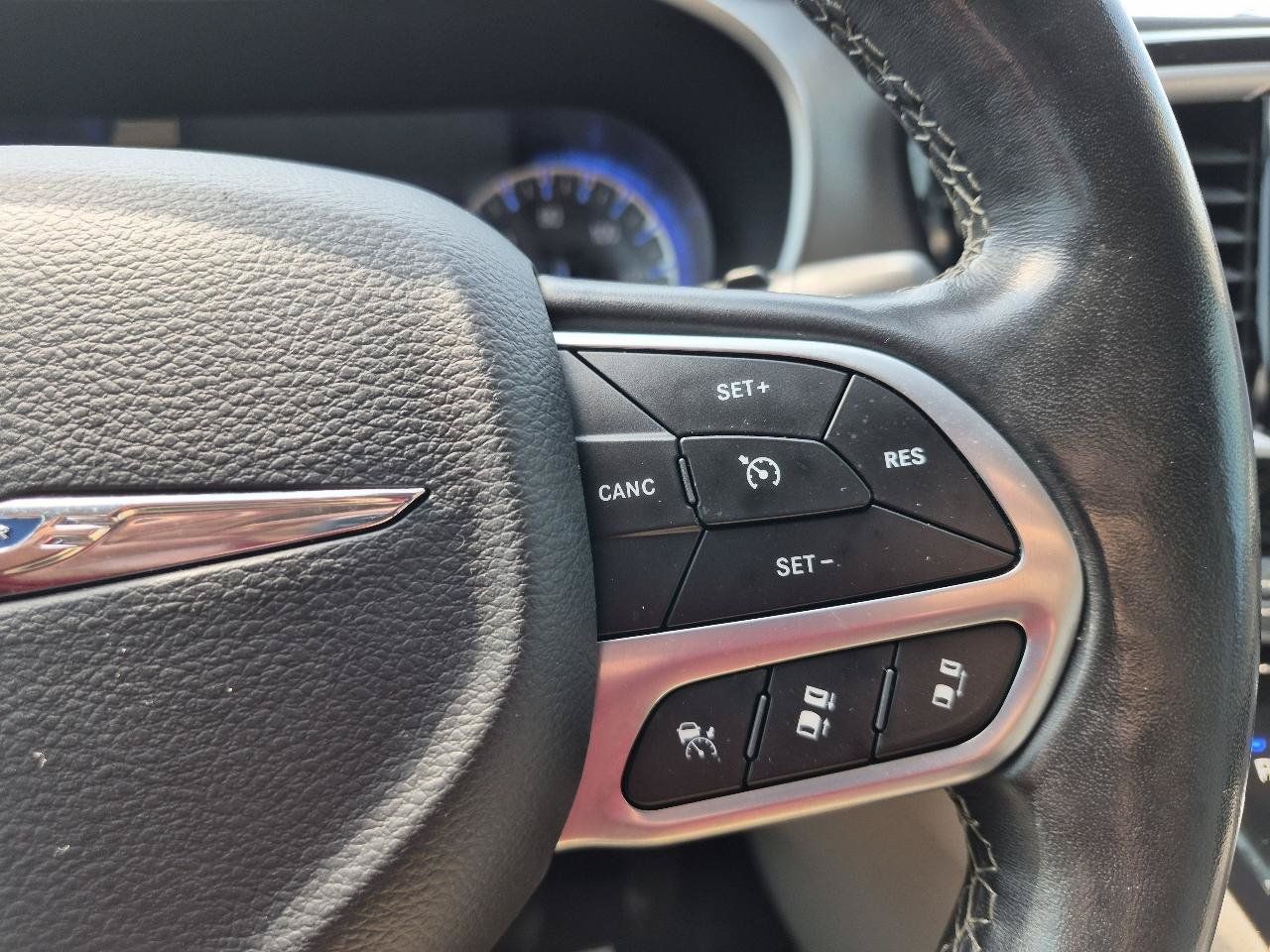 Used 2021 Chrysler Pacifica Touring-L FWD image 19
