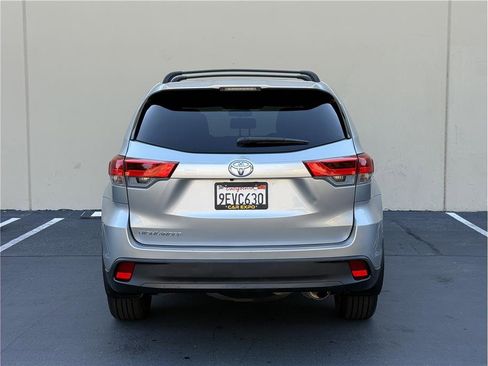 Used 2019 Toyota Highlander LE FWD image 6