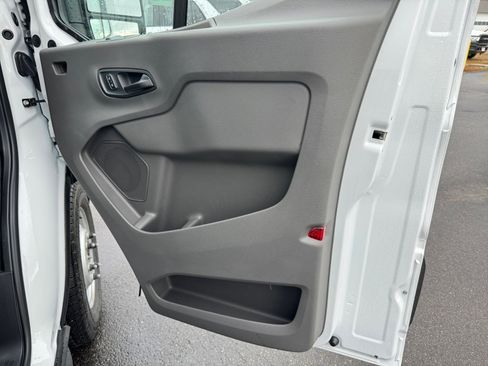 New 2025 Ford Transit 250 148 Medium Roof Extended AWD image 29
