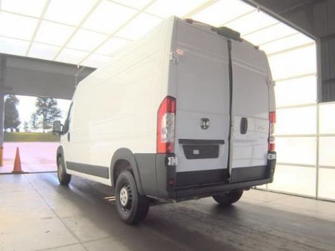 Used 2024 RAM ProMaster 2500 w/ Convenience Group FWD image 3