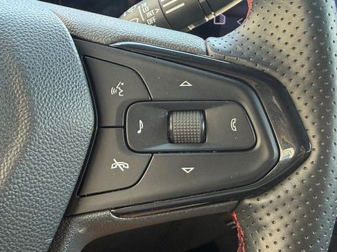 Used 2025 Chevrolet Trax RS w/ Sunroof Package FWD image 22