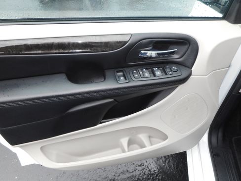 Used 2017 Dodge Grand Caravan SE w/ Power Window Group image 16