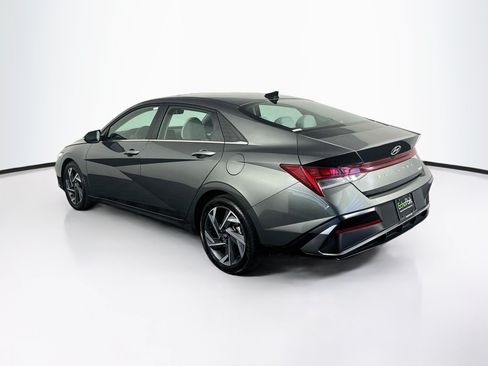 Used 2025 Hyundai Elantra Limited FWD image 5