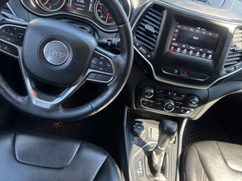 Used 2020 Jeep Cherokee Latitude Plus w/ Cold Weather Group AWD/4WD image 28
