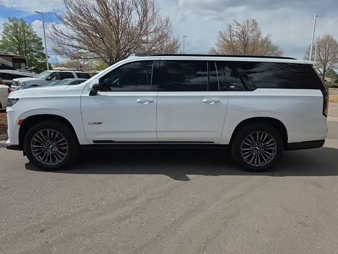 Certified 2023 Cadillac Escalade ESV V image 3