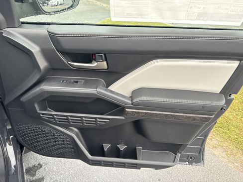 New 2025 Toyota Tacoma Limited AWD/4WD image 39