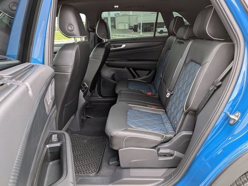 Used 2025 Volkswagen Atlas Cross Sport SEL Premium R-Line image 19