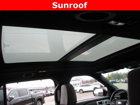 Used 2020 Ford Explorer Platinum w/ Premium Technology Package image 15