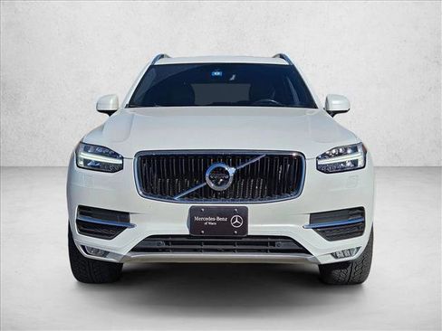 Used 2017 Volvo XC90 T6 Momentum image 2