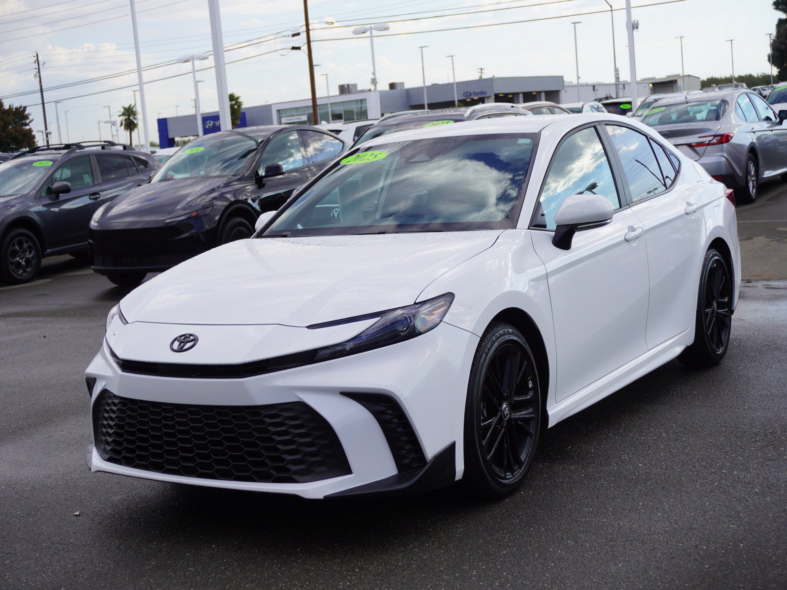 Used 2025 Toyota Camry SE w/ Multimedia Upgrade Package FWD image 5