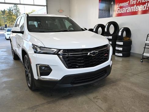 Used 2022 Chevrolet Traverse RS image 3