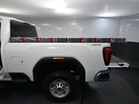 Used 2025 GMC Sierra 2500 SLE image 37