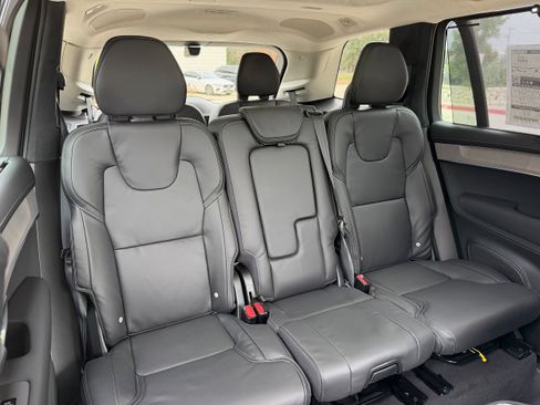 New 2026 Volvo XC90 B6 Ultra w/ Lounge Package image 9