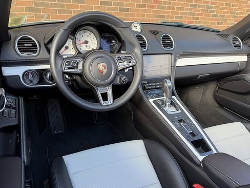 Used 2024 Porsche 718 Boxster image 13