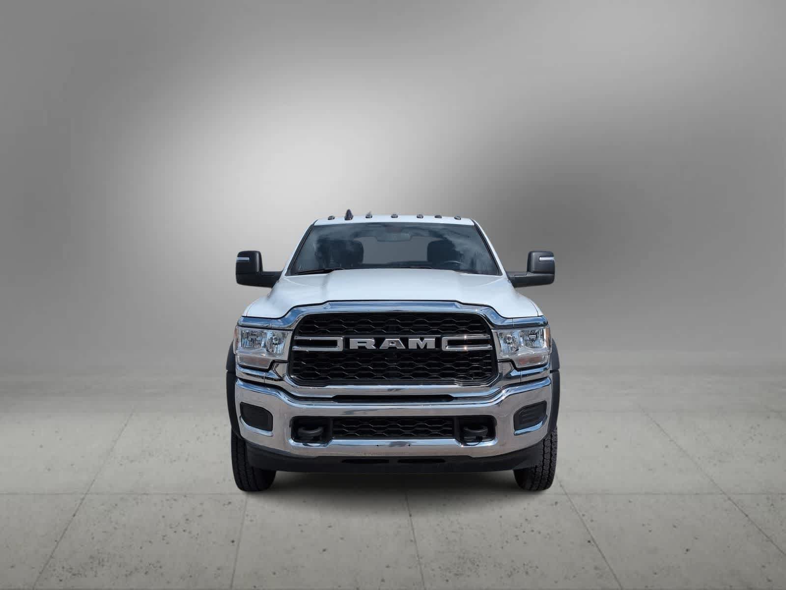 Used 2024 RAM 5500 Tradesman w/ Chrome Appearance Group AWD/4WD image 3