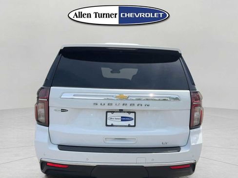 Used 2023 Chevrolet Suburban LT w/ Luxury Package RWD image 5