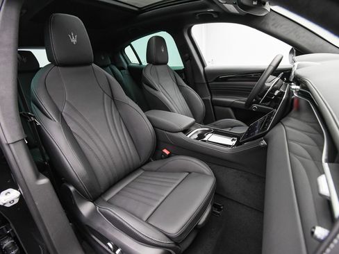 New 2025 Maserati Grecale Modena image 16