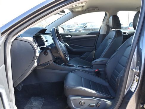 Used 2024 Volkswagen Jetta SE image 9