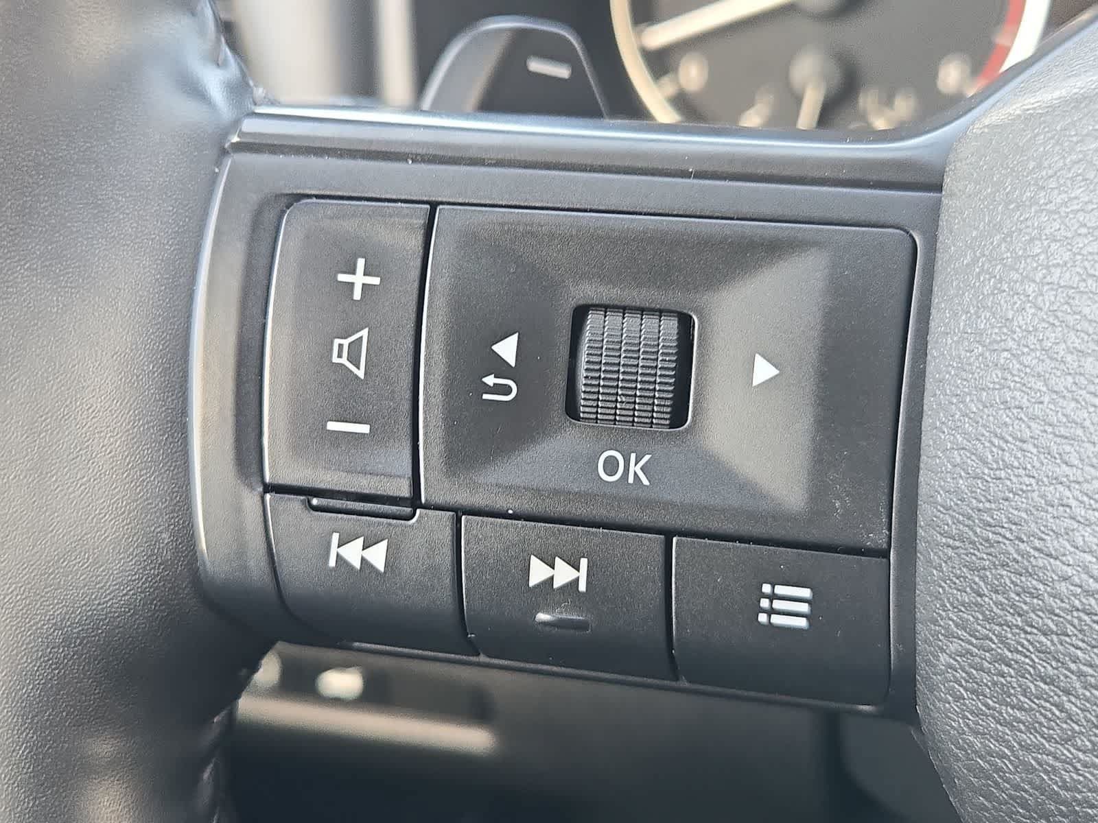 Used 2025 Nissan Rogue SV AWD/4WD image 23