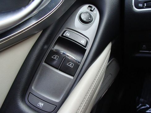 Used 2017 INFINITI Q60 w/ Premium Plus Package 2.0T image 27