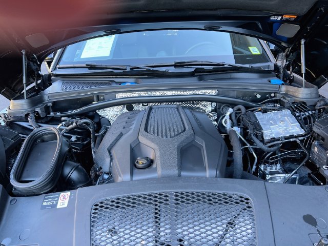 Certified 2026 Porsche Macan AWD/4WD image 32