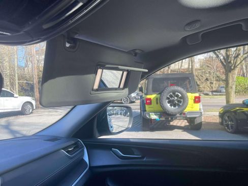 Used 2023 Jeep Grand Cherokee Laredo image 33