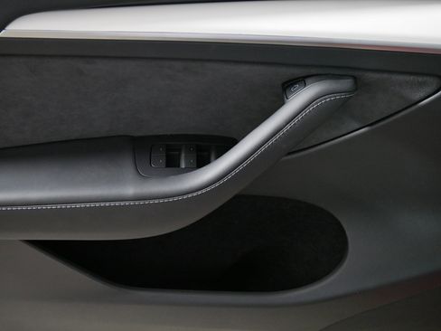 Used 2023 Tesla Model Y Long Range image 19