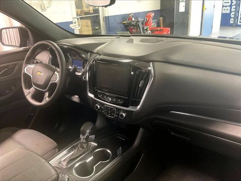 Used 2023 Chevrolet Traverse LT w/ Rear Camera Mirror Package AWD/4WD image 14