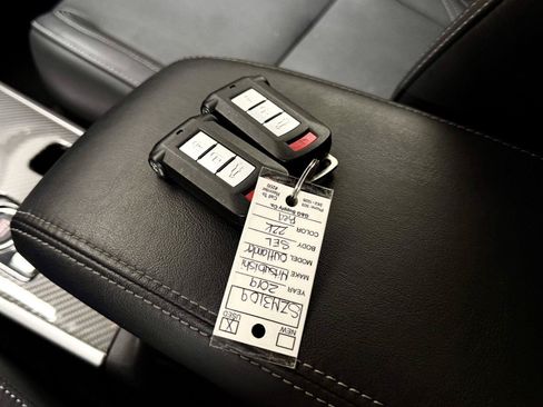 Used 2019 Mitsubishi Outlander SEL AWD/4WD image 31