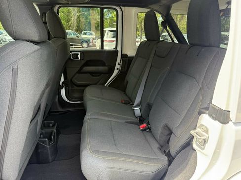 Used 2025 Jeep Wrangler Unlimited Sahara AWD/4WD image 7