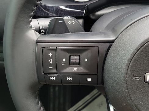 Certified 2024 Nissan Pathfinder SV FWD image 24