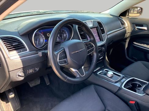 Used 2021 Chrysler 300 Touring w/ Chrome Appearance Package RWD image 18