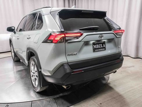 Used 2023 Toyota RAV4 XLE Premium image 8