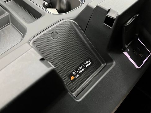 New 2026 GMC Sierra 1500 SLT w/ SLT Premium Package image 6