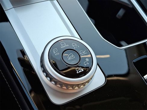 New 2025 Mitsubishi Outlander SEL image 17