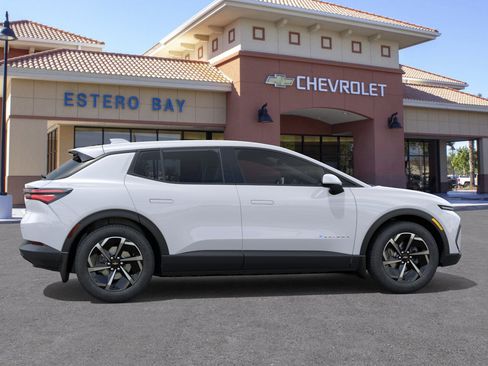 New 2026 Chevrolet Equinox EV LT image 29