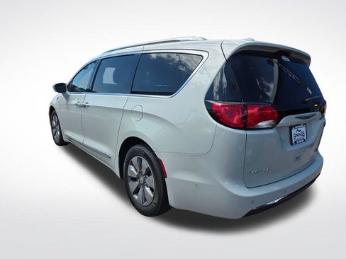Used 2020 Chrysler Pacifica Limited w/ Advanced Safetytec Group FWD image 5