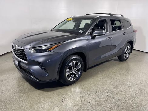 Certified 2024 Toyota Highlander XLE image 7