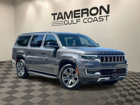 Used 2024 Jeep Wagoneer L Series II w/ Flexible Seating Group AWD/4WD image 1