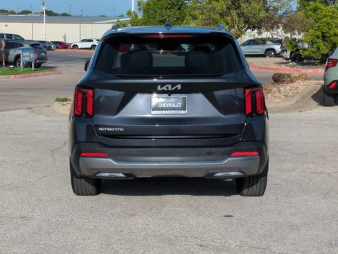 Used 2025 Kia Sorento SX FWD image 7