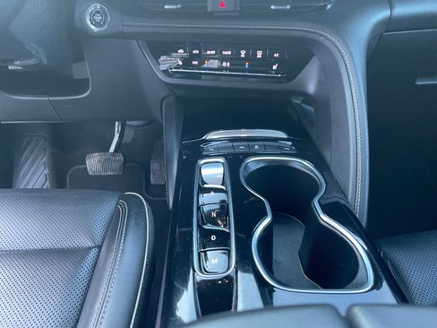 Used 2023 Buick Envision Essence image 12