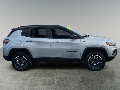 Used 2024 Jeep Compass Trailhawk AWD/4WD image 6
