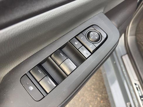 Used 2024 Toyota Prius LE image 21