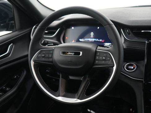 Used 2024 Jeep Grand Cherokee Altitude image 14