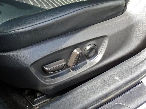 Used 2020 Toyota Camry SE FWD image 21