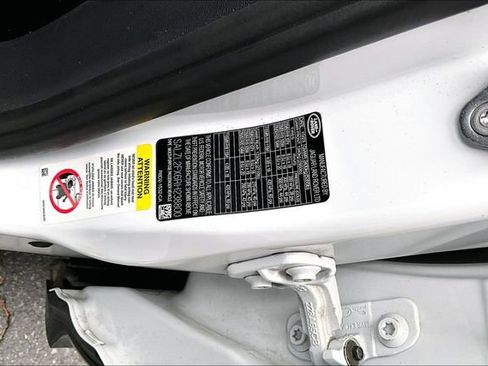 Used 2024 Land Rover Range Rover Evoque Dynamic SE image 14